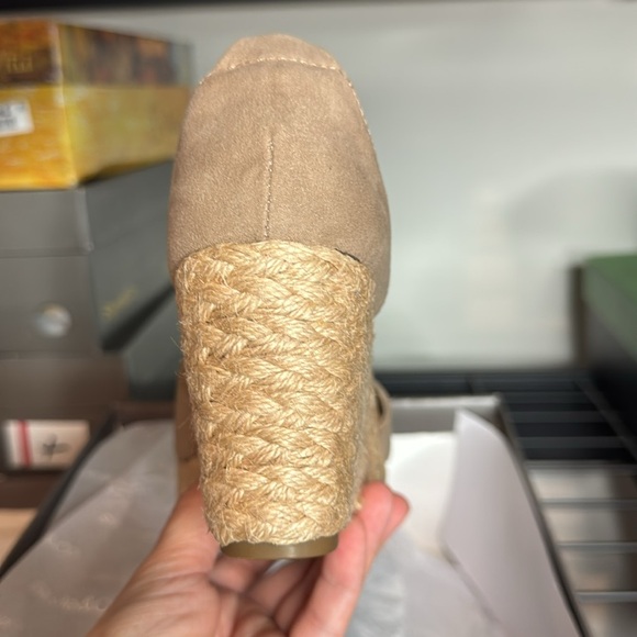 Style & Co
Women's Seleeney Wedge Sandals Elegant Tan Wedge Sandals - Picture 6 of 8